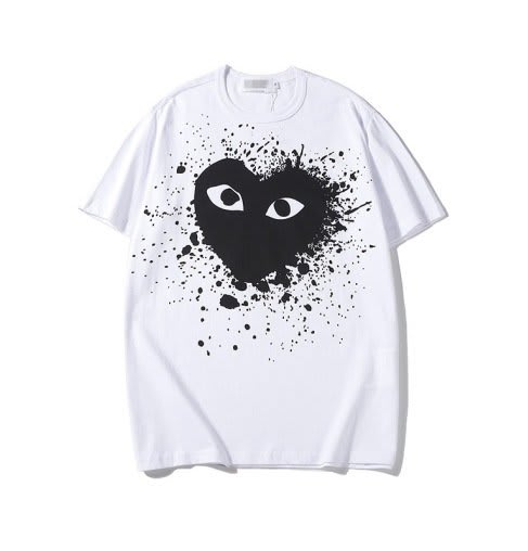 camisa blanca con corazón pintado de comme des garçons